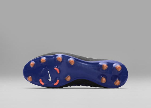 ナイキ、ブラックアッパー採用の「ダーク ライトニング パック」発売