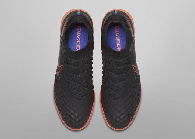 ナイキ、ブラックアッパー採用の「ダーク ライトニング パック」発売