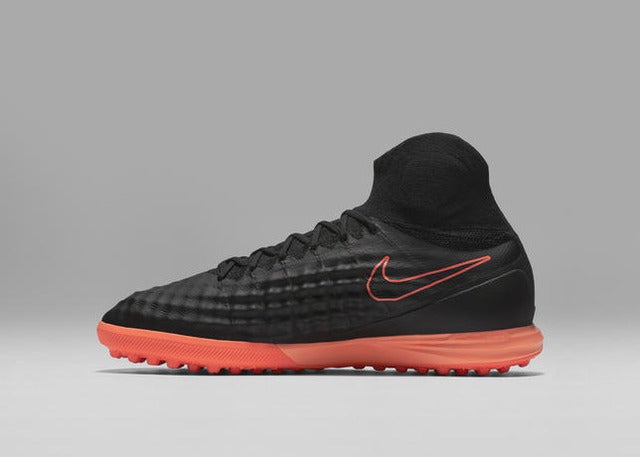 ナイキ、ブラックアッパー採用の「ダーク ライトニング パック」発売