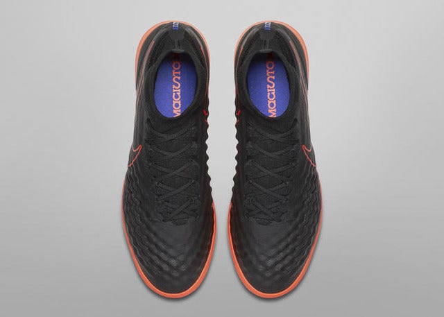 ナイキ、ブラックアッパー採用の「ダーク ライトニング パック」発売