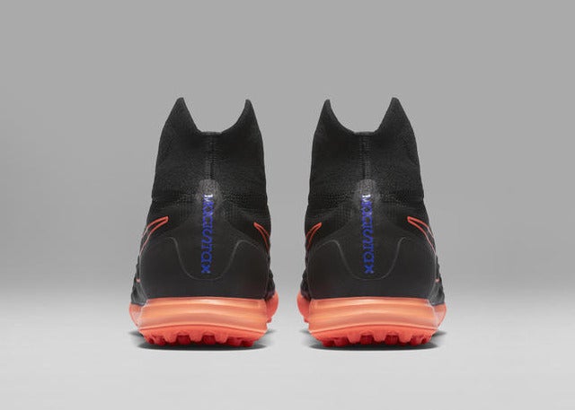 ナイキ、ブラックアッパー採用の「ダーク ライトニング パック」発売