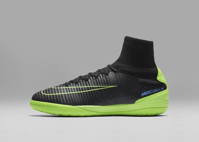 ナイキ、ブラックアッパー採用の「ダーク ライトニング パック」発売