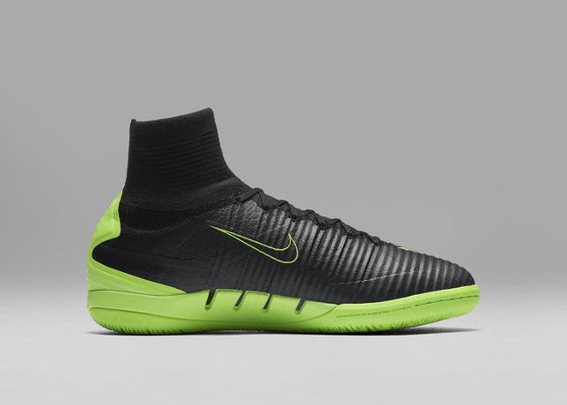 ナイキ、ブラックアッパー採用の「ダーク ライトニング パック」発売