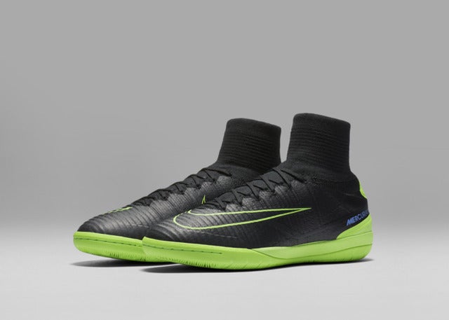 ナイキ、ブラックアッパー採用の「ダーク ライトニング パック」発売