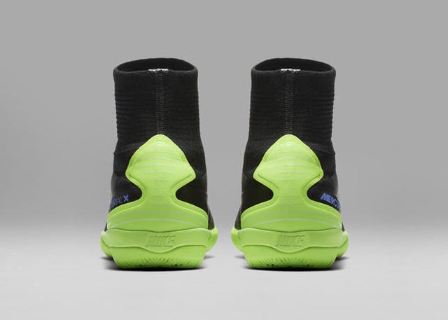 ナイキ、ブラックアッパー採用の「ダーク ライトニング パック」発売