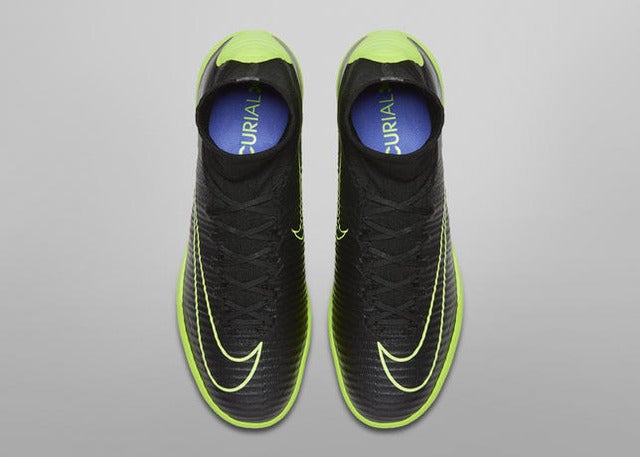 ナイキ、ブラックアッパー採用の「ダーク ライトニング パック」発売