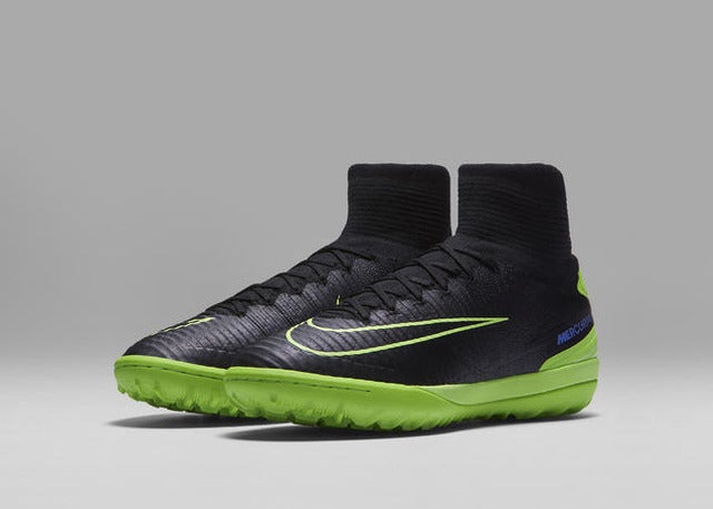 ナイキ、ブラックアッパー採用の「ダーク ライトニング パック」発売