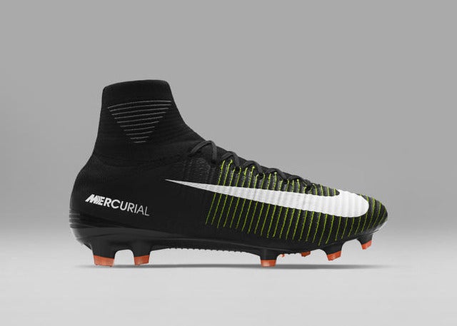 ナイキ、ブラックアッパー採用の「ダーク ライトニング パック」発売