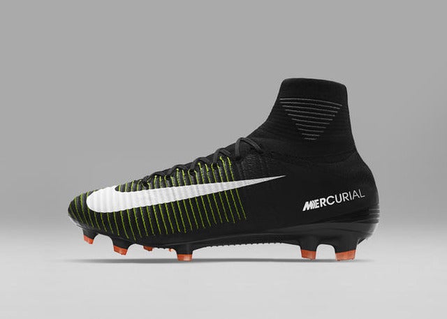 ナイキ、ブラックアッパー採用の「ダーク ライトニング パック」発売