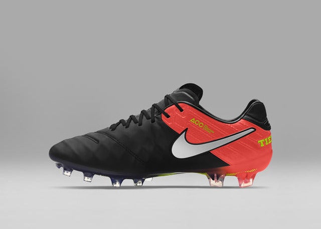 ナイキ、ブラックアッパー採用の「ダーク ライトニング パック」発売