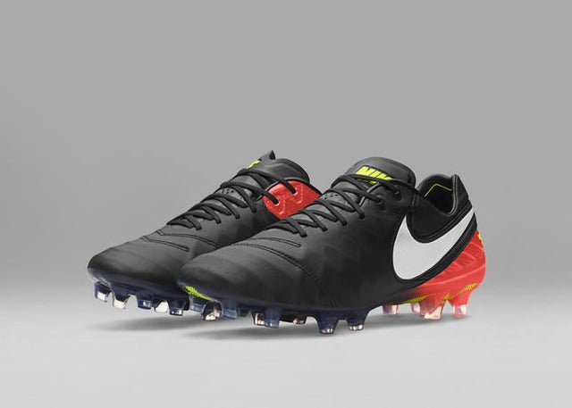 ナイキ、ブラックアッパー採用の「ダーク ライトニング パック」発売