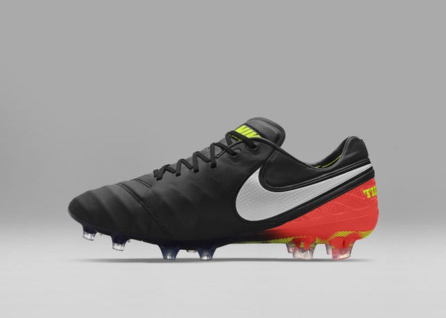 ナイキ、ブラックアッパー採用の「ダーク ライトニング パック」発売