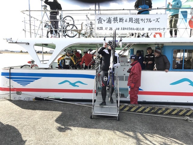 潮来で下船し、出発点の土浦を目指すサイクリストが多かった撮影:山口和幸