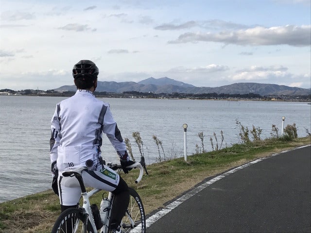 霞ヶ浦の湖岸から筑波山を臨む撮影:山口和幸