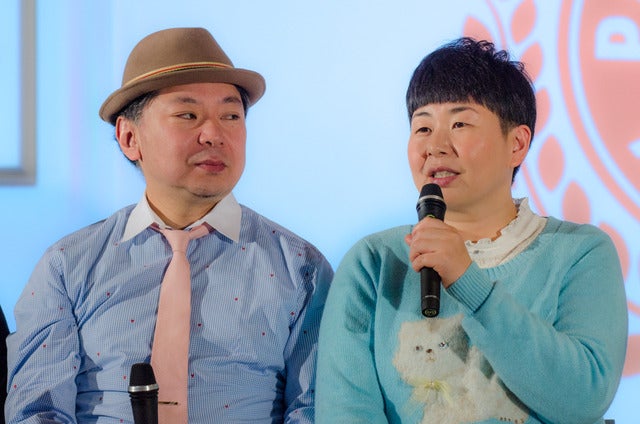 第9回ペアレンティングアワード授賞式、カップル部門を受賞した鈴木おさむ（左）と大島美幸（2016年12月1日）撮影：五味渕秀行