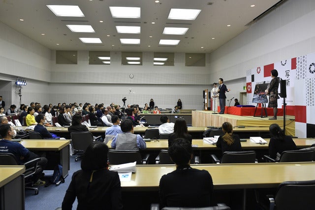 報道写真を通して落語家が未来へメッセージ…写真×落語「写噺」