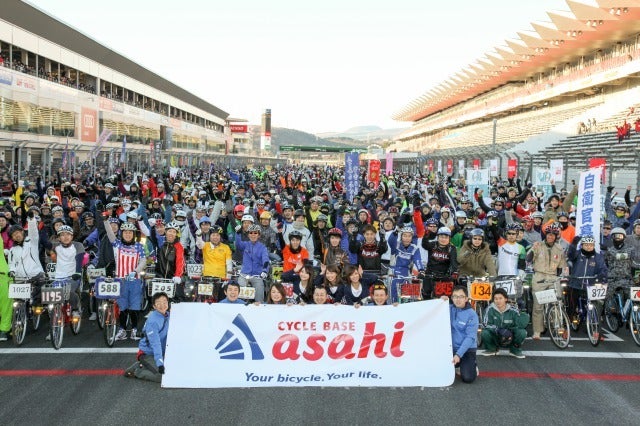 過去のママチャリ世界選手権の様子