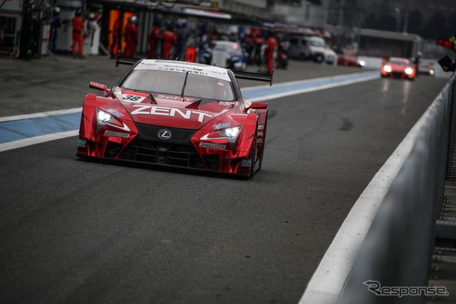 GT500クラス2位の#38 LC500。《撮影 益田和久》