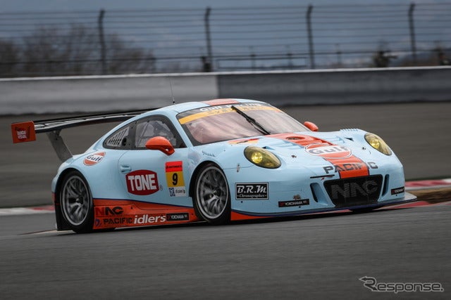 GT300クラス3位の#9 ポルシェ。《撮影 益田和久》