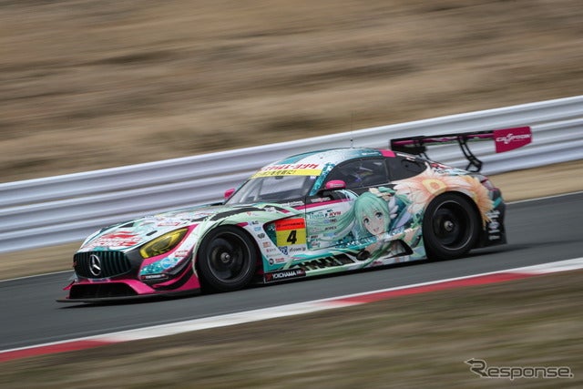 GT300クラス4位の#4 メルセデス。《撮影 益田和久》