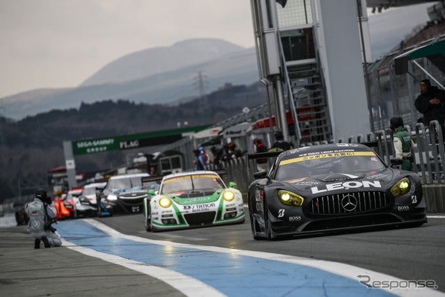 GT300クラス5位の#65 メルセデス。《撮影 益田和久》