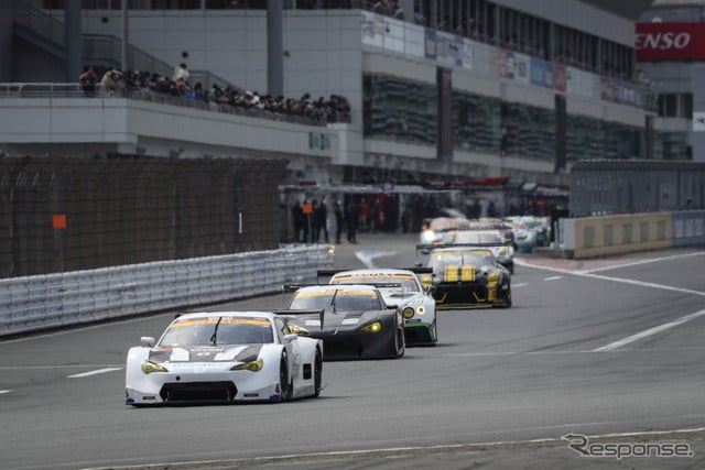 富士テストには2クラス合計44台が参加している（車種多彩なGT300クラスは29台）。《撮影 益田和久》