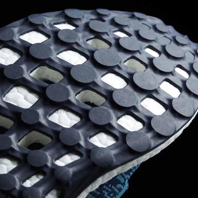 アディダス、通気口でランニングを快適にする「ピュア ブースト クライマ」発売