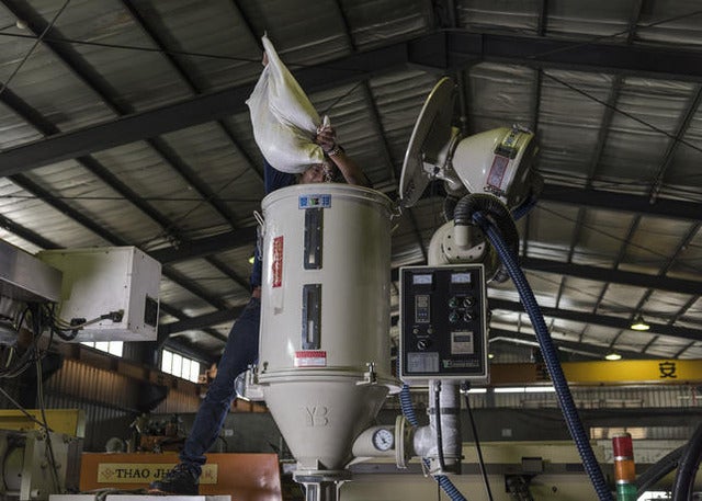 ナイキ、使用済み素材を原料にした「NIKELAB AIR MAX 1 ROYAL × ARTHUR HUANG」発売