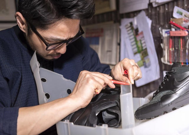 ナイキ、使用済み素材を原料にした「NIKELAB AIR MAX 1 ROYAL × ARTHUR HUANG」発売