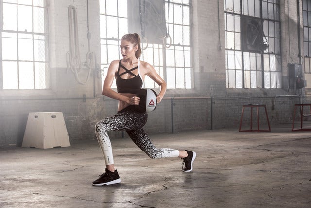 リーボック、スーパーモデル“ジジ・ハディッド”のインタビュー公開