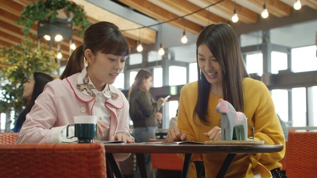 高畑充希&土屋太鳳、イケメンジョッキー探しで大盛り上がり!UMAJOムービー公開