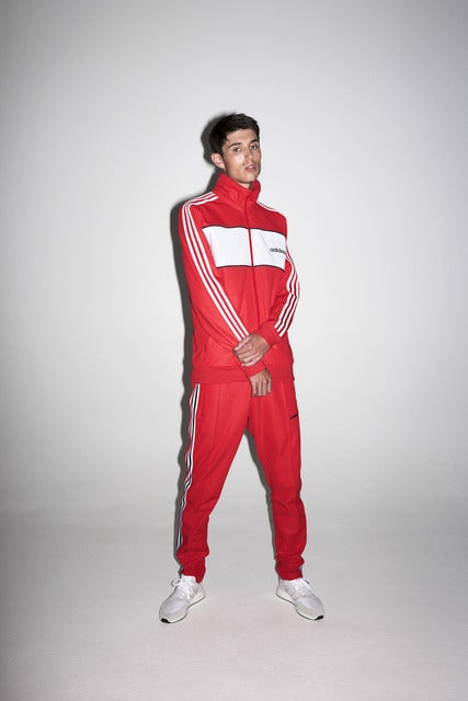 アディダス オリジナルス、「イニキ」新モデル＆アパレルコレクション「70s」発売