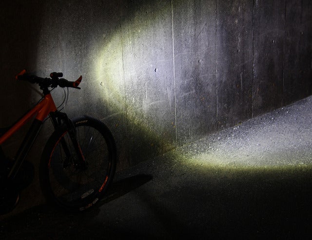 IPX7の防水性能を持つ自転車用LEDライト「ハイパワーLEDライト210」発売
