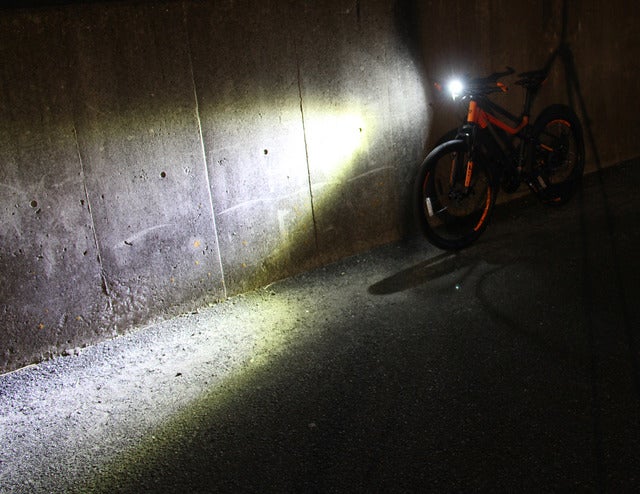 IPX7の防水性能を持つ自転車用LEDライト「ハイパワーLEDライト210」発売