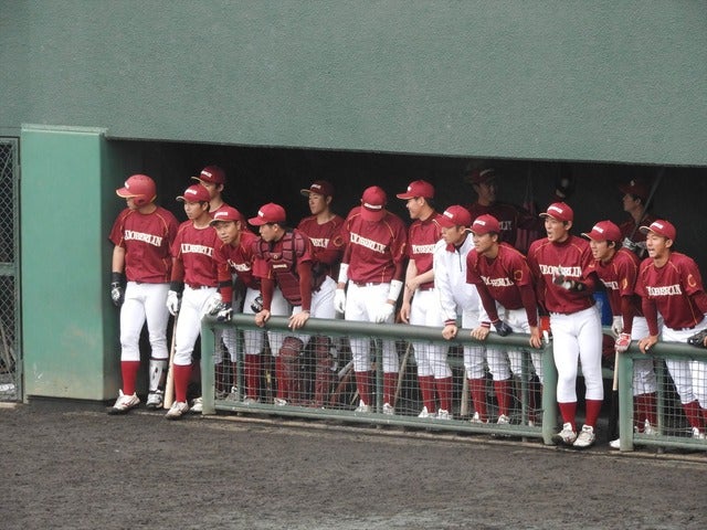 桜美林大ベンチ撮影：手束仁