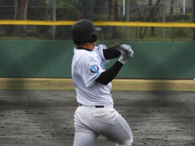 筑波大の強打者・種子島君(３年・膳所)撮影：手束仁