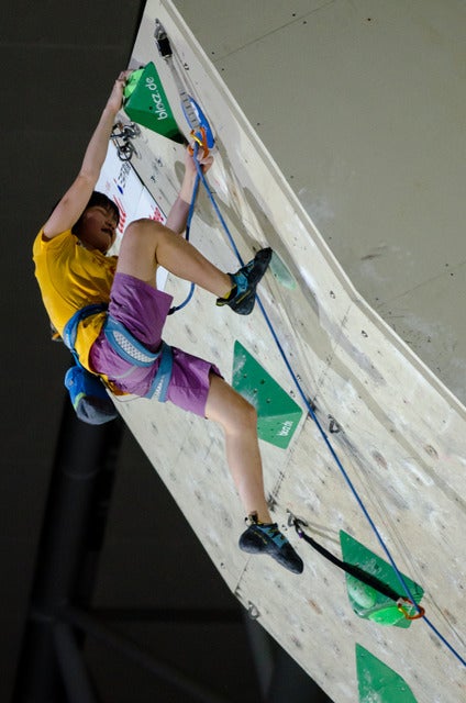スポーツクライミング日本ユース選手権リード競技大会2017が開催。女子ユースBで優勝した森秋彩（2017年4月16日）撮影：五味渕秀行