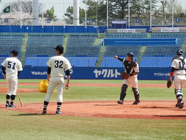 シートノックに入る國學院大撮影：手束仁