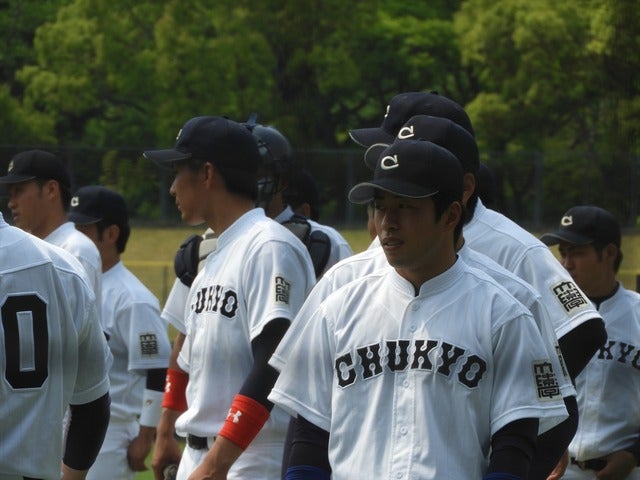 伝統の立て襟の「CHYKYO」のユニフォーム撮影：手束仁