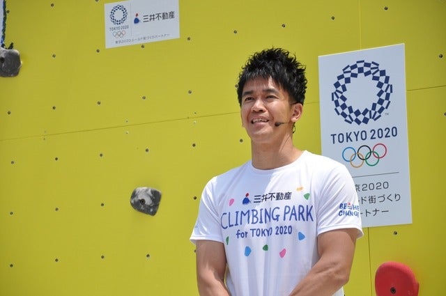 野口啓代（あきよ）選手、野中生萌（みほう）選手と、元・陸上十種競技選手武井壮さんが、ららぽーと豊洲にて5月18日～21日の4日間開催される「三井不動産クライミングパーク for TOKYO2020」オープニングイベントに登壇した。撮影者：大日方航