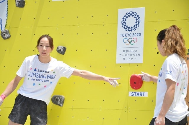 野口啓代（あきよ）選手、野中生萌（みほう）選手と、元・陸上十種競技選手武井壮さんが、ららぽーと豊洲にて5月18日～21日の4日間開催される「三井不動産クライミングパーク for TOKYO2020」オープニングイベントに登壇した。撮影者：大日方航