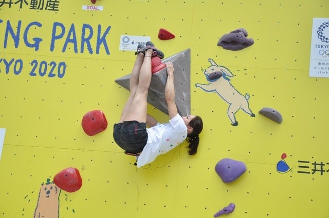 野口啓代（あきよ）選手、野中生萌（みほう）選手と、元・陸上十種競技選手武井壮さんが、ららぽーと豊洲にて5月18日～21日の4日間開催される「三井不動産クライミングパーク for TOKYO2020」オープニングイベントに登壇した。撮影者：大日方航