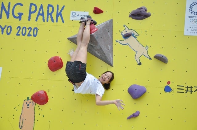 野口啓代（あきよ）選手、野中生萌（みほう）選手と、元・陸上十種競技選手武井壮さんが、ららぽーと豊洲にて5月18日～21日の4日間開催される「三井不動産クライミングパーク for TOKYO2020」オープニングイベントに登壇した。撮影者：大日方航