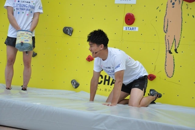 野口啓代（あきよ）選手、野中生萌（みほう）選手と、元・陸上十種競技選手武井壮さんが、ららぽーと豊洲にて5月18日～21日の4日間開催される「三井不動産クライミングパーク for TOKYO2020」オープニングイベントに登壇した。撮影者：大日方航