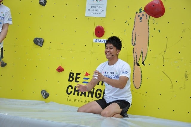 野口啓代（あきよ）選手、野中生萌（みほう）選手と、元・陸上十種競技選手武井壮さんが、ららぽーと豊洲にて5月18日～21日の4日間開催される「三井不動産クライミングパーク for TOKYO2020」オープニングイベントに登壇した。撮影者：大日方航