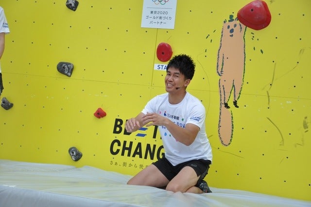 野口啓代（あきよ）選手、野中生萌（みほう）選手と、元・陸上十種競技選手武井壮さんが、ららぽーと豊洲にて5月18日～21日の4日間開催される「三井不動産クライミングパーク for TOKYO2020」オープニングイベントに登壇した。撮影者：大日方航