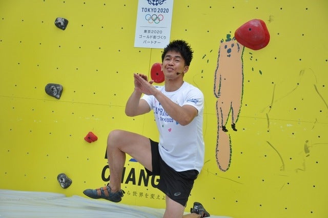 野口啓代（あきよ）選手、野中生萌（みほう）選手と、元・陸上十種競技選手武井壮さんが、ららぽーと豊洲にて5月18日～21日の4日間開催される「三井不動産クライミングパーク for TOKYO2020」オープニングイベントに登壇した。撮影者：大日方航