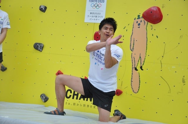 野口啓代（あきよ）選手、野中生萌（みほう）選手と、元・陸上十種競技選手武井壮さんが、ららぽーと豊洲にて5月18日～21日の4日間開催される「三井不動産クライミングパーク for TOKYO2020」オープニングイベントに登壇した。撮影者：大日方航