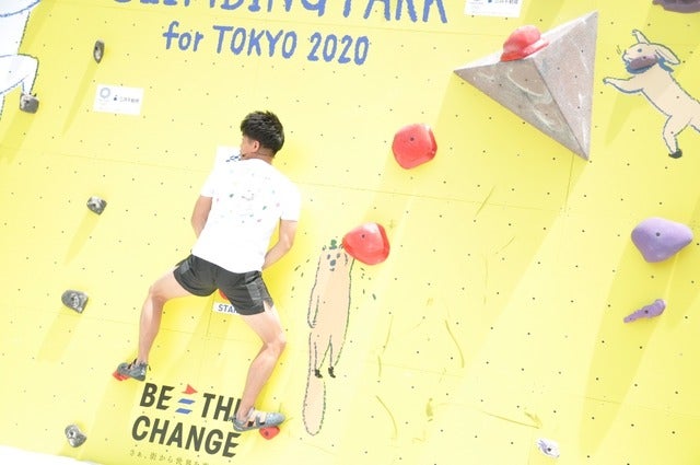 野口啓代（あきよ）選手、野中生萌（みほう）選手と、元・陸上十種競技選手武井壮さんが、ららぽーと豊洲にて5月18日～21日の4日間開催される「三井不動産クライミングパーク for TOKYO2020」オープニングイベントに登壇した。撮影者：大日方航