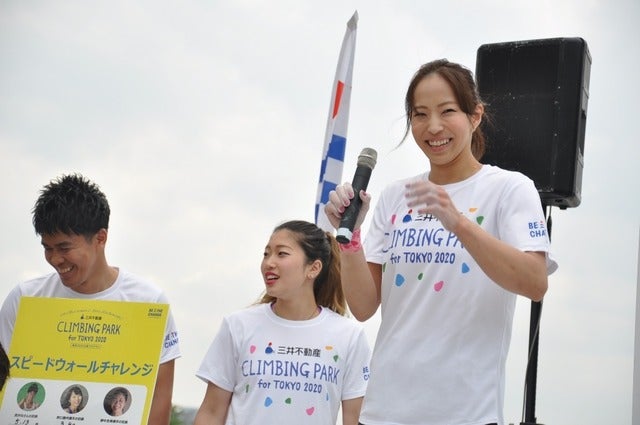 野口啓代（あきよ）選手、野中生萌（みほう）選手が、ららぽーと豊洲にて5月18日～21日の4日間開催される「三井不動産クライミングパーク for TOKYO2020」オープニングイベントでクライミング対決をした。撮影者：大日方航